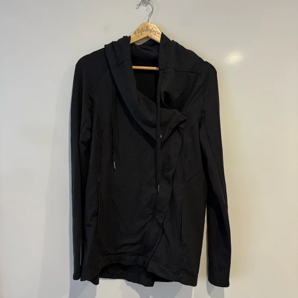 Lululemon Coast Easy Wrap Hooded Sweatshirt in Black